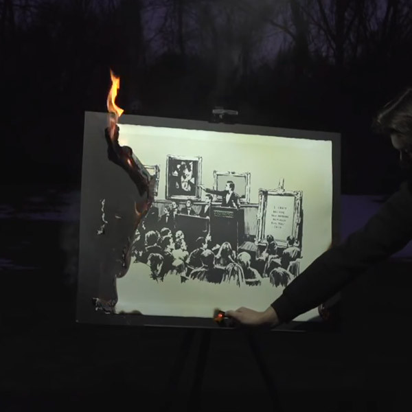 Obra do artista Banksy de 95 mil dólares foi totalmente queimada ao vivo!